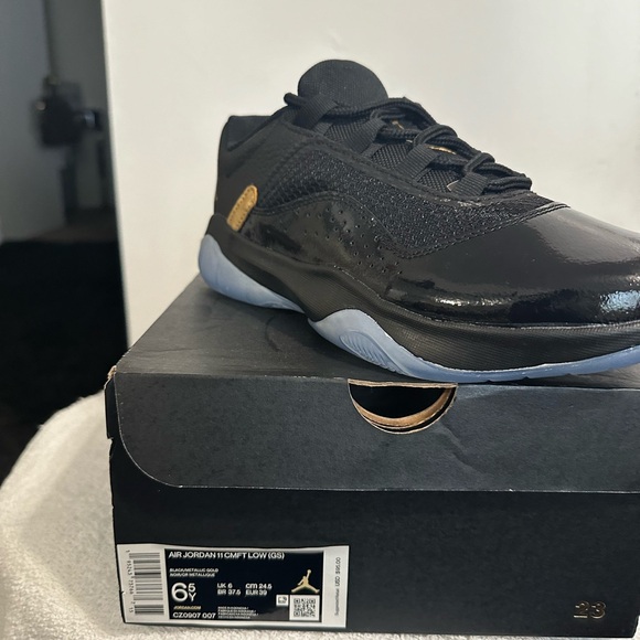 Air Jordan 11 low top - Picture 3 of 3